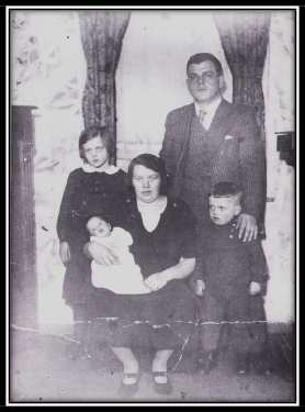 Siegfried Reinhardt mit seiner ersten Ehefrau und den drei Kindern